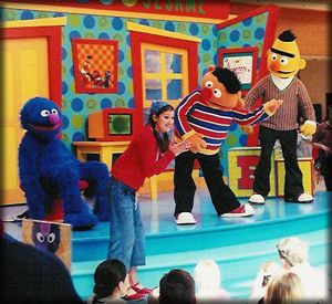 Muppet Central Articles - Reviews: Play With Me Sesame Mall Tour